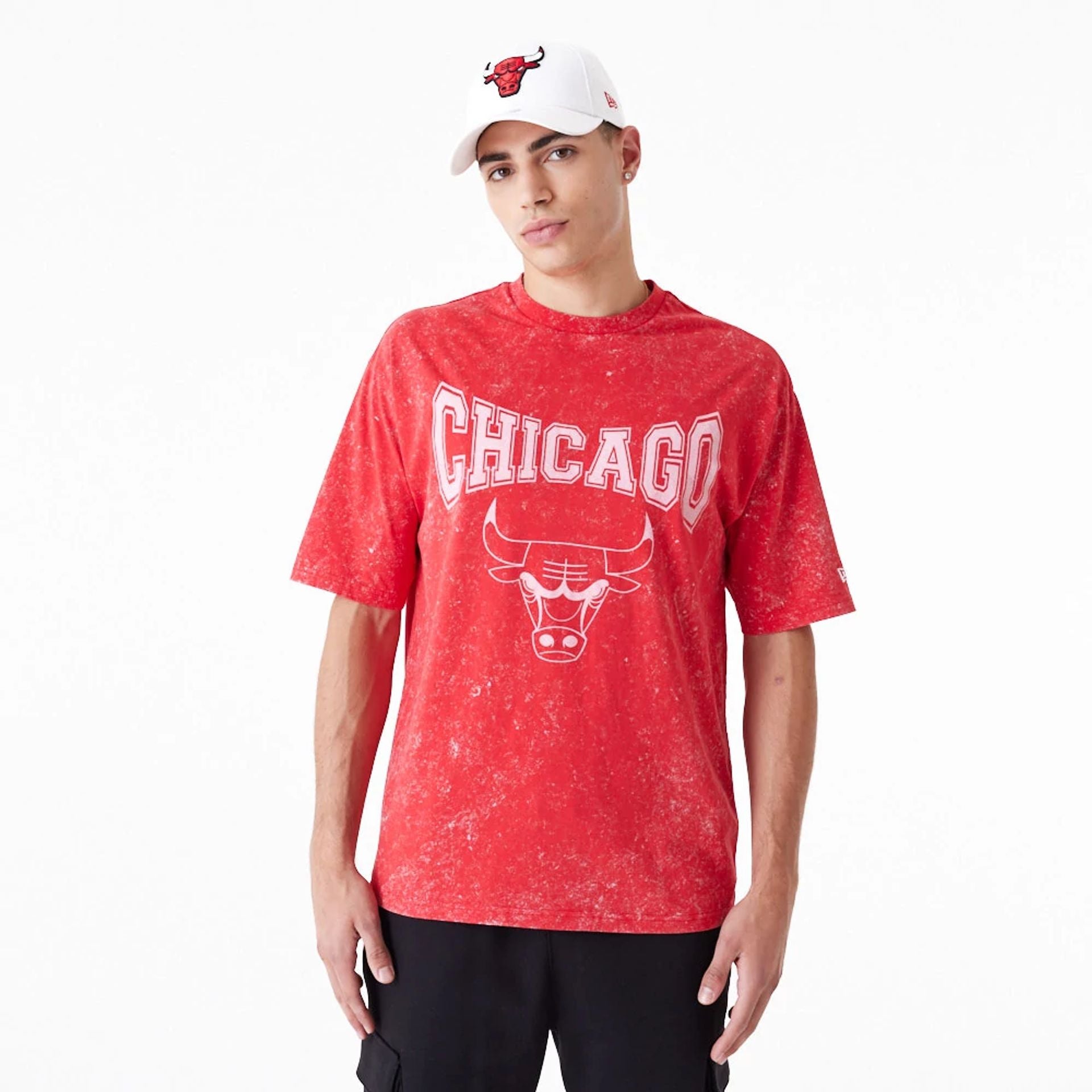 The Male model is wearing Chicago Bulls NBA Washed Red Oversized T-Shirt 7