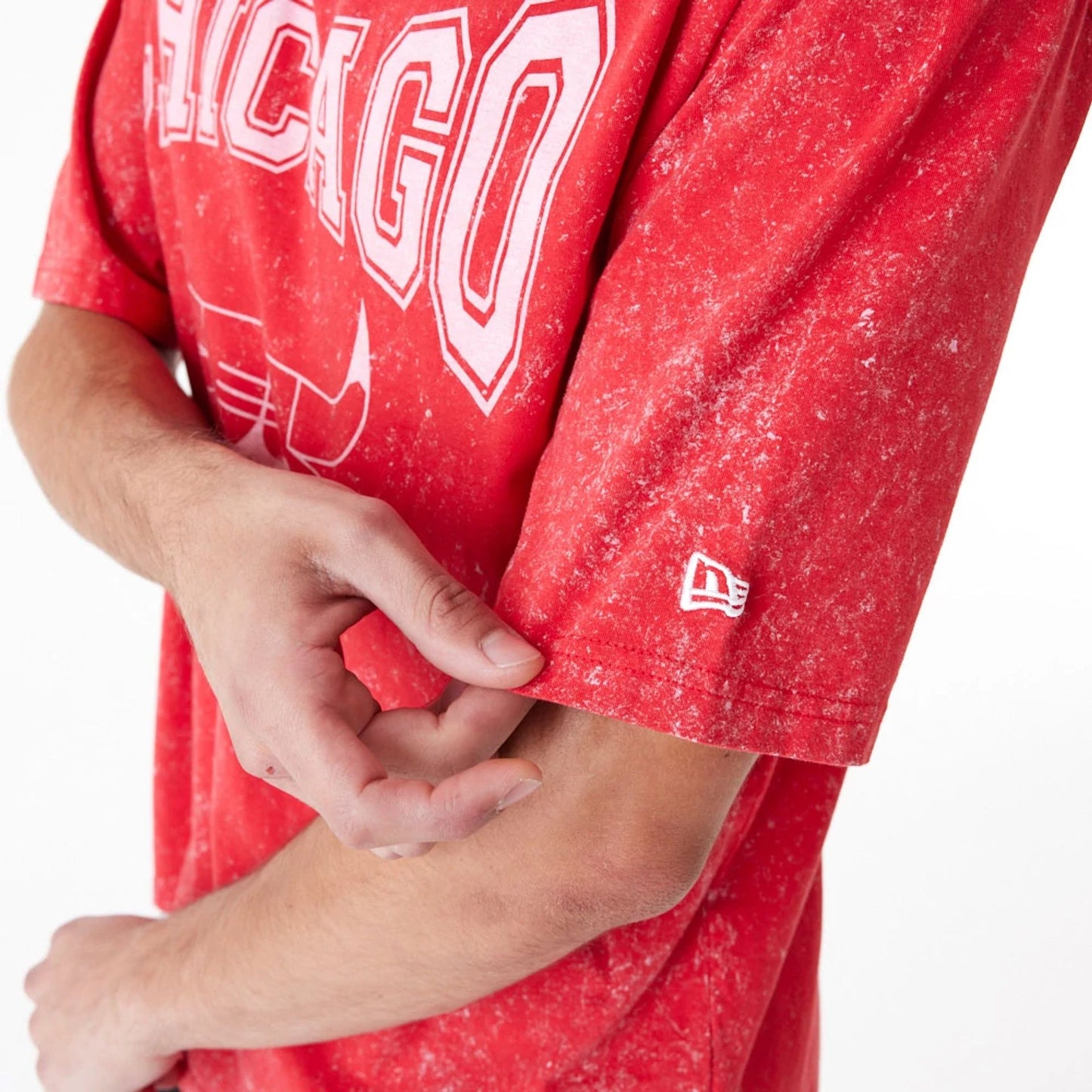 The Male model is wearing Chicago Bulls NBA Washed Red Oversized T-Shirt 8