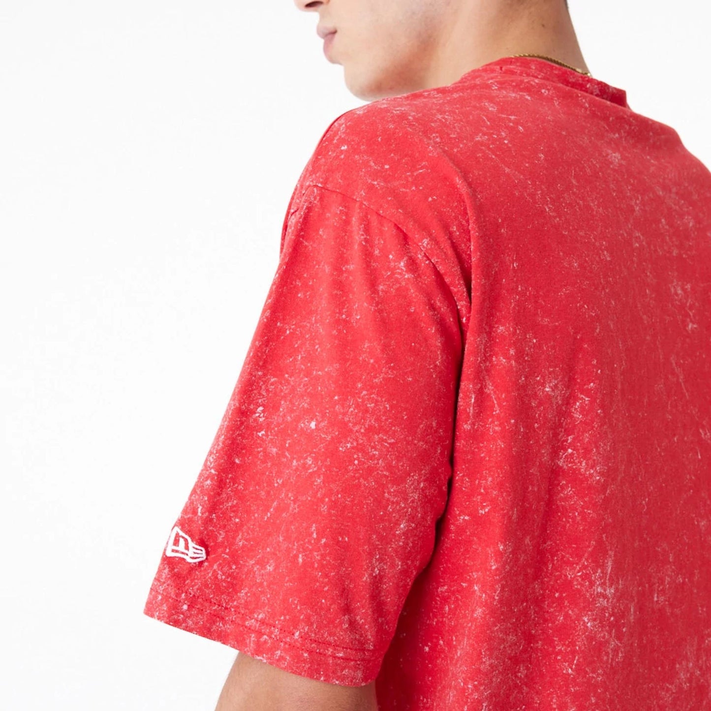 The Male model is wearing Chicago Bulls NBA Washed Red Oversized T-Shirt 6