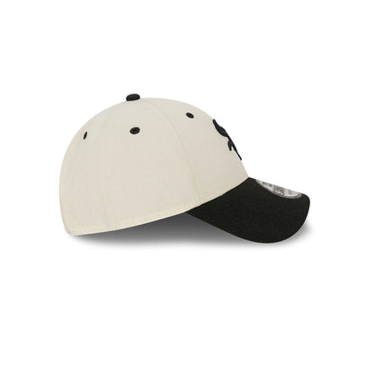 This is a Chicago White Sox 2Tone White 9FORTY Adjustable Cap 7