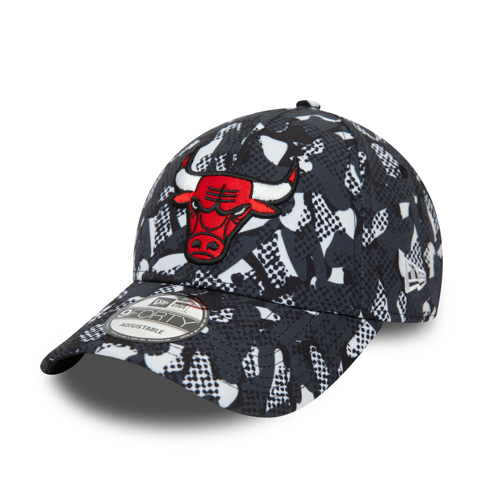 This is a Chicago Bulls NBA Seasonal Print Black 9FORTY Adjustable Cap 1