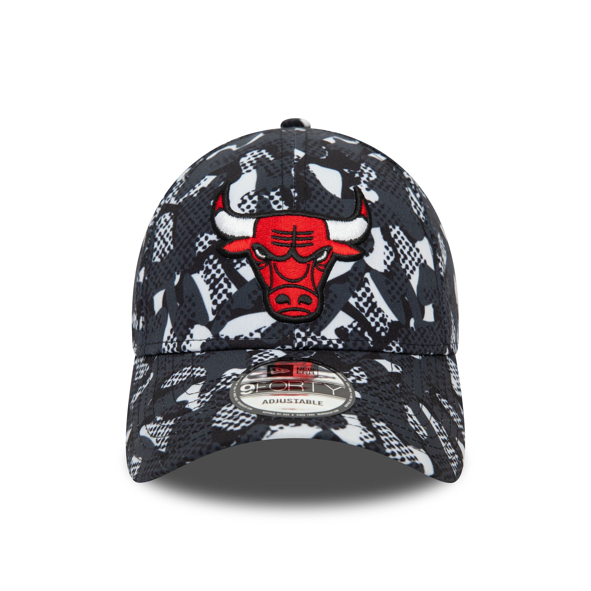 This is a Chicago Bulls NBA Seasonal Print Black 9FORTY Adjustable Cap 2