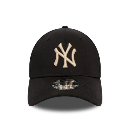 This is a New York Yankees League Essential Black 39THIRTY Stretch Fit Cap 2