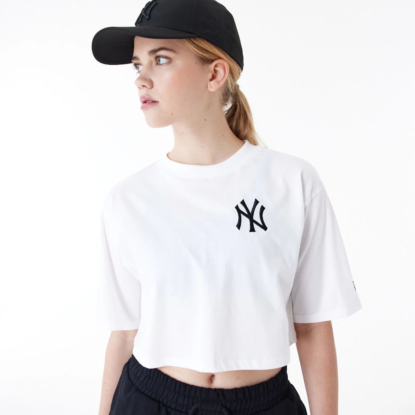 The Female model is wearing New York Yankees Womens MLB Lifestyle White Crop T-Shirt 4