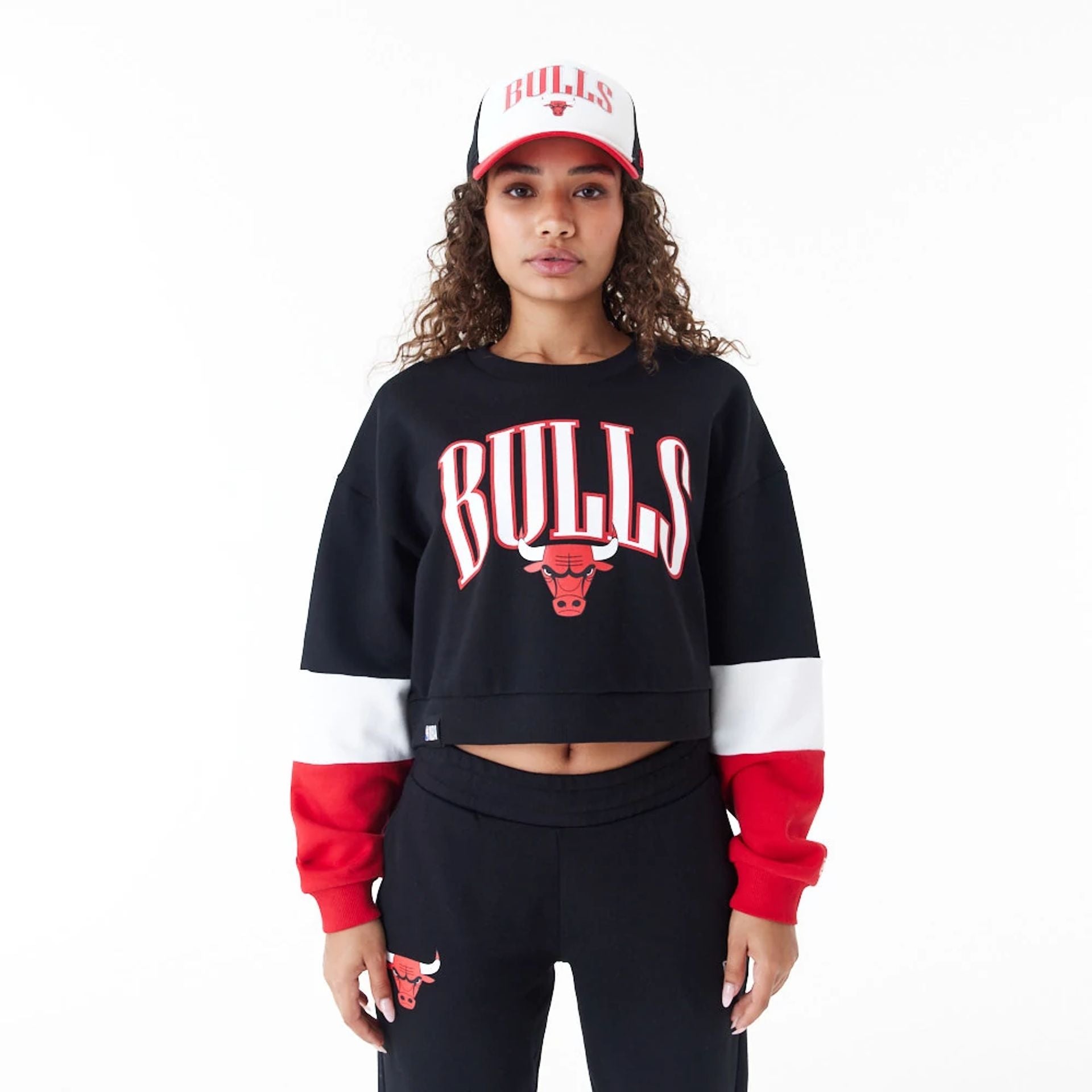 The Female model is wearing Chicago Bulls Womens NBA Colour Block Black Crop Crew Neck Sweatshirt 1