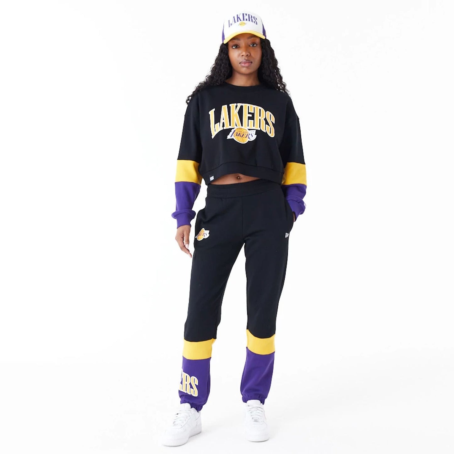 The Female model is wearing LA Lakers Womens NBA Colour Block Black Crop Crew Neck Sweatshirt 7