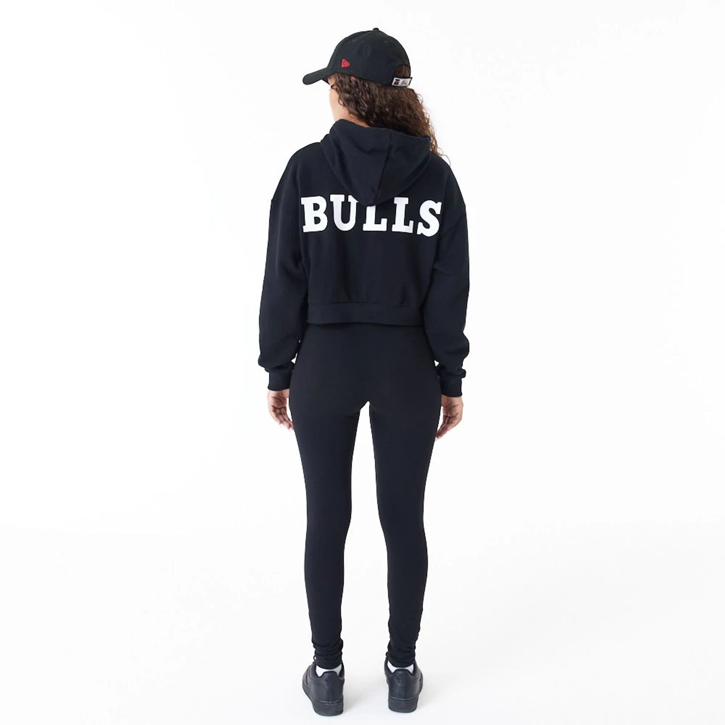 The Female model is wearing Chicago Bulls Womens NBA Team Logo Black Crop Pullover Hoodie 3