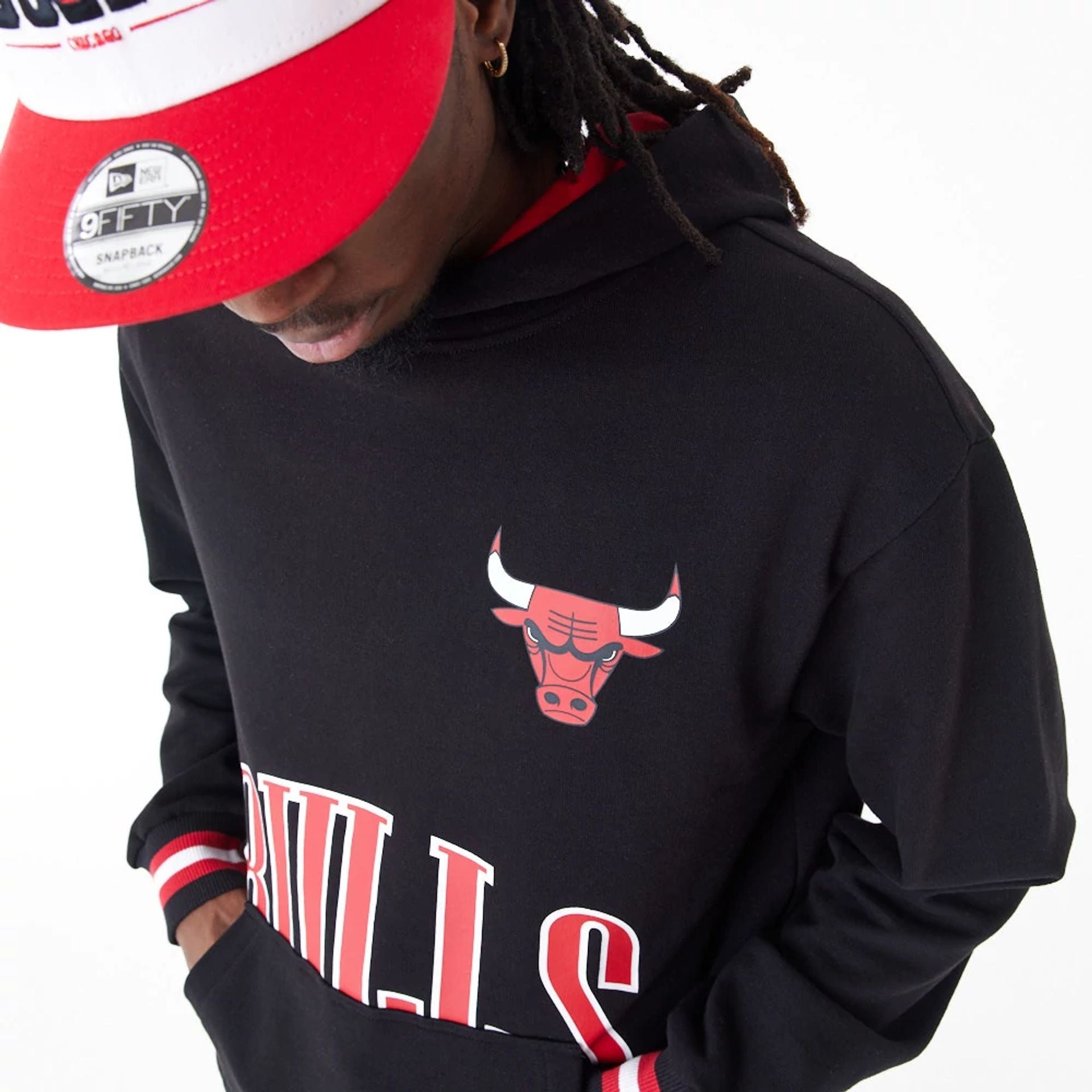 The Male model is wearing Chicago Bulls NBA Arch Graphic Black Oversized Pullover Hoodie 2