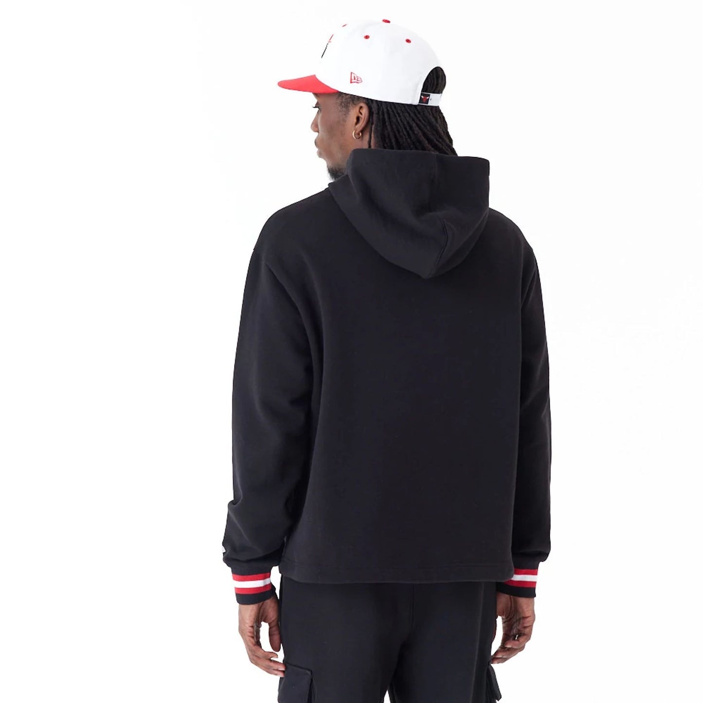 The Male model is wearing Chicago Bulls NBA Arch Graphic Black Oversized Pullover Hoodie 7