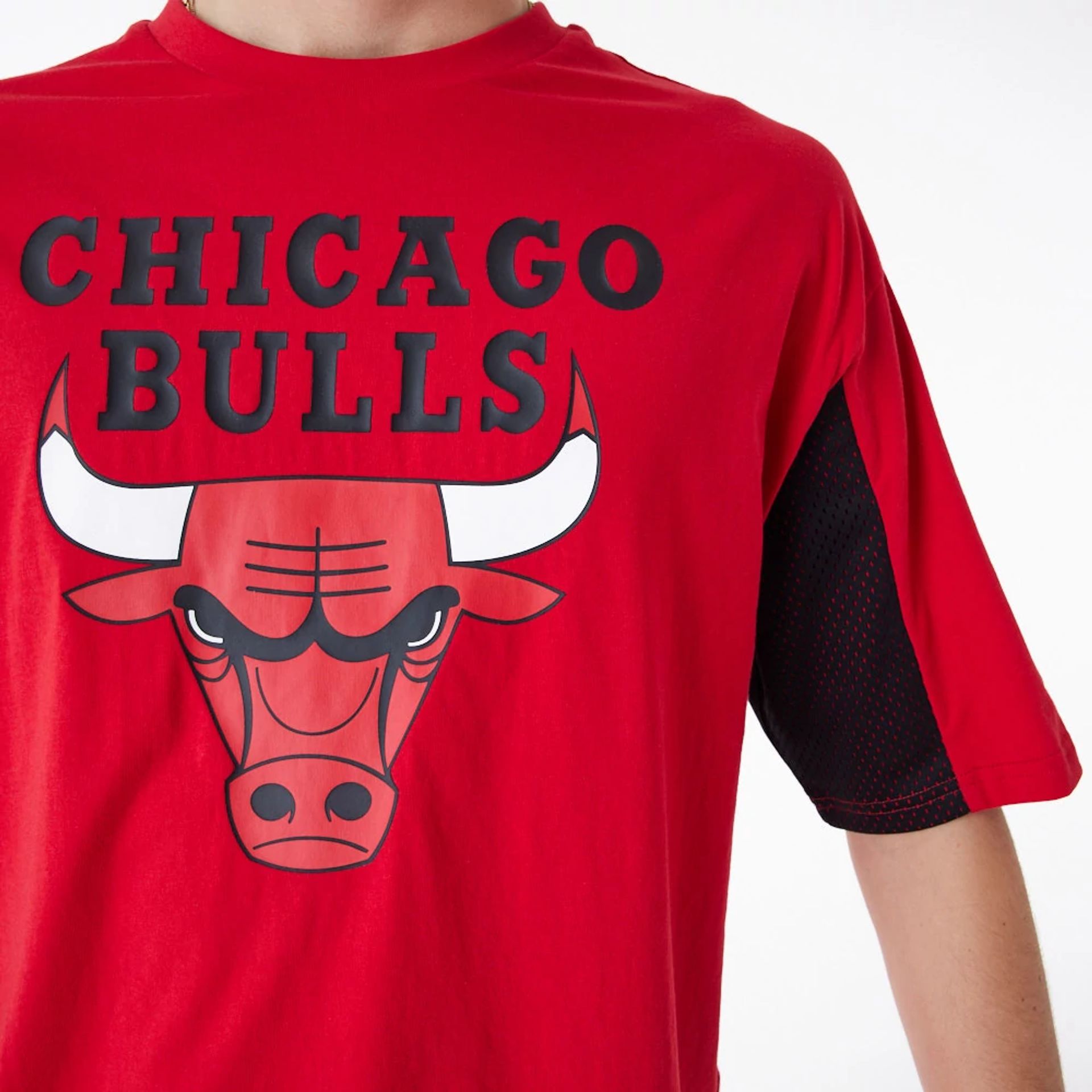 The Male model is wearing Chicago Bulls NBA Mesh Panel Red Oversized T-Shirt 2