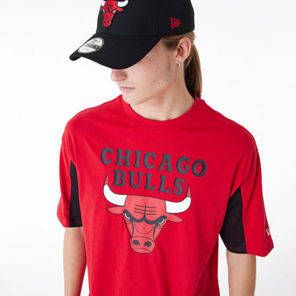 The Male model is wearing Chicago Bulls NBA Mesh Panel Red Oversized T-Shirt 3