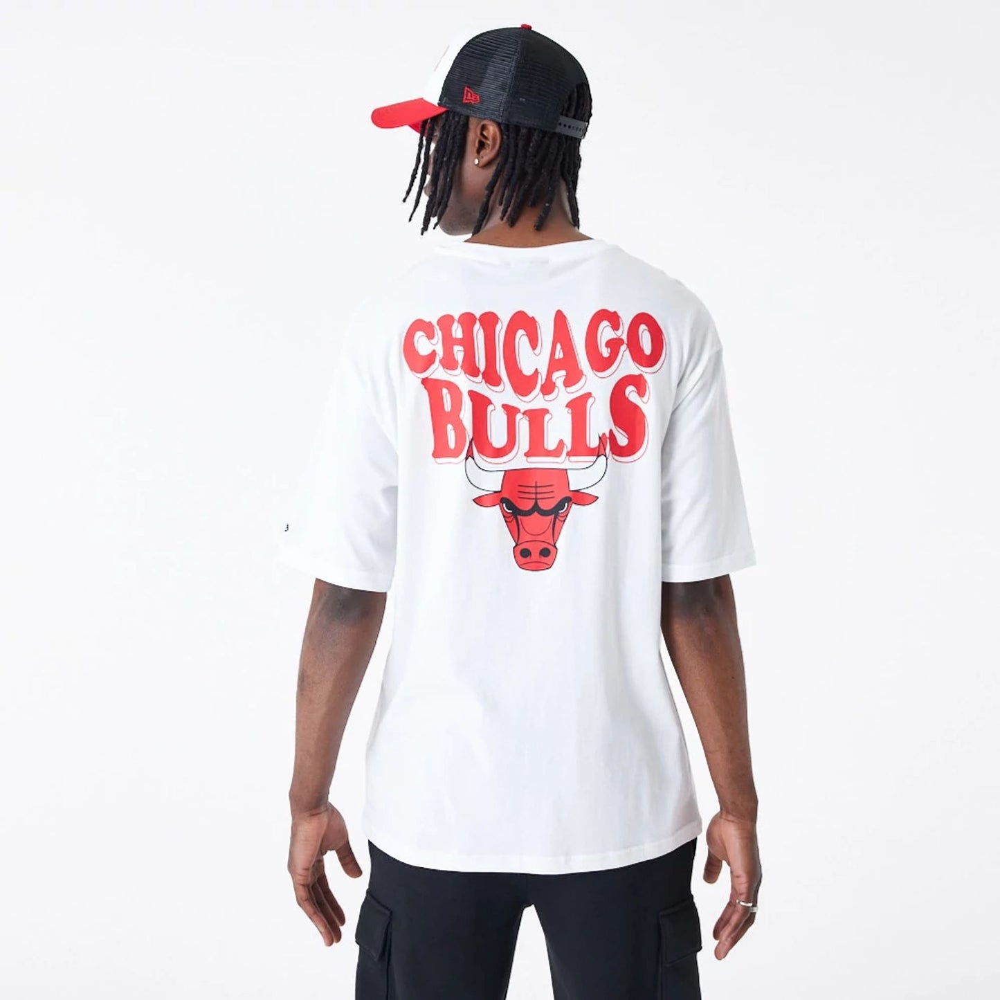 The Male model is wearing Chicago Bulls NBA Script Logo White Oversized T-Shirt 7