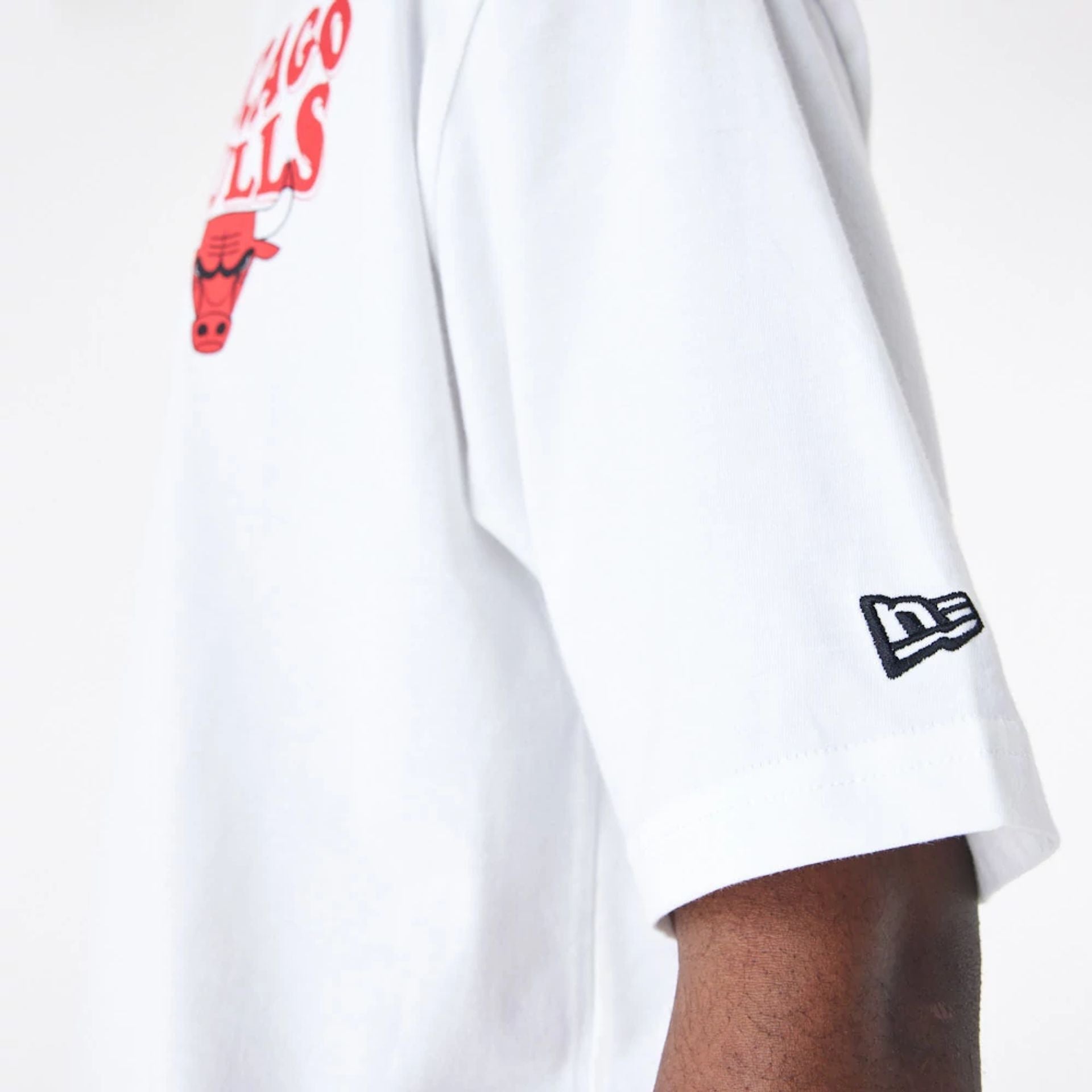 The Male model is wearing Chicago Bulls NBA Script Logo White Oversized T-Shirt 6