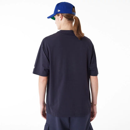 The Male model is wearing LA Dodgers MLB Anniversary Navy Oversized T-Shirt 4