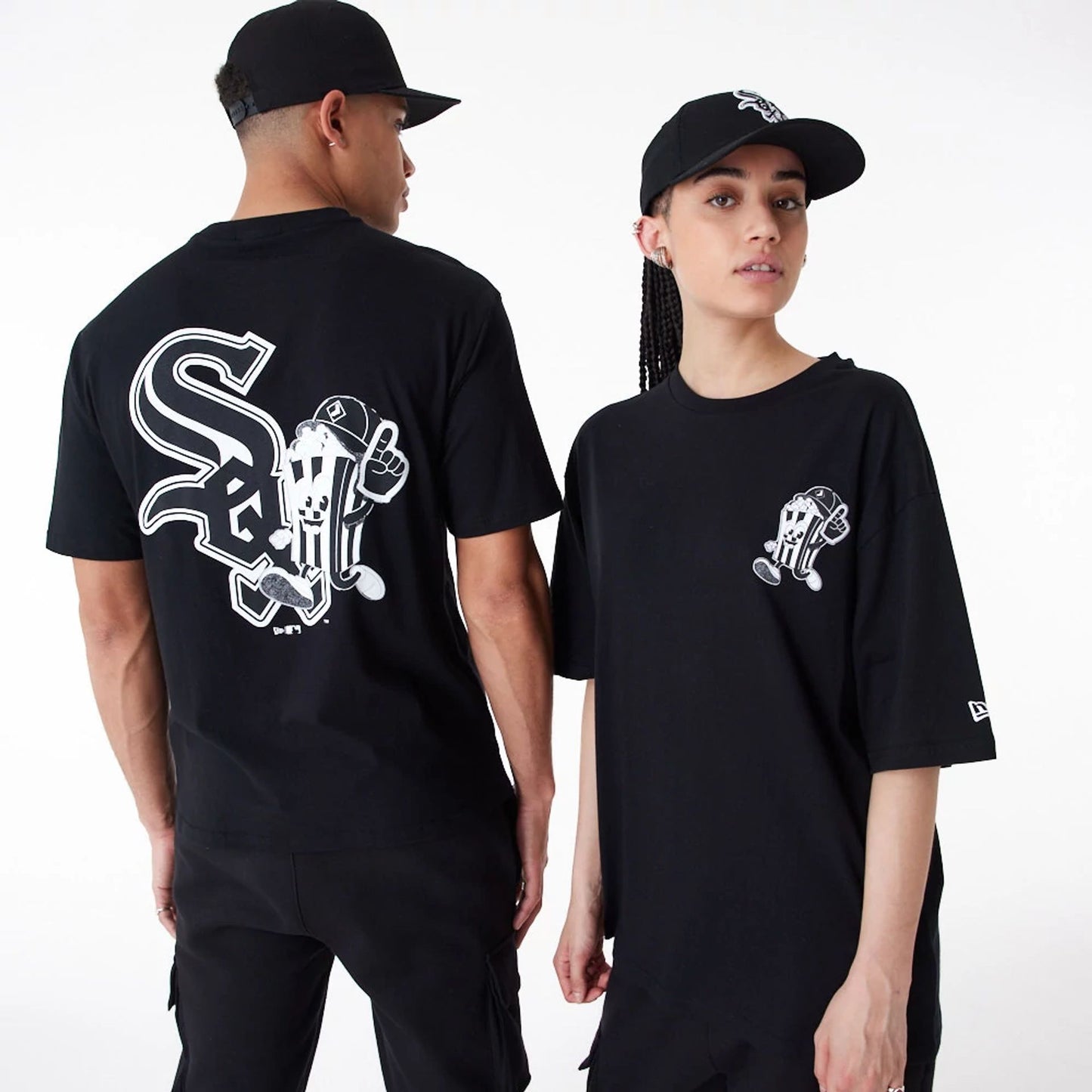 The Male model is wearing Chicago White Sox MLB Food Graphic Black Oversized T-Shirt 1