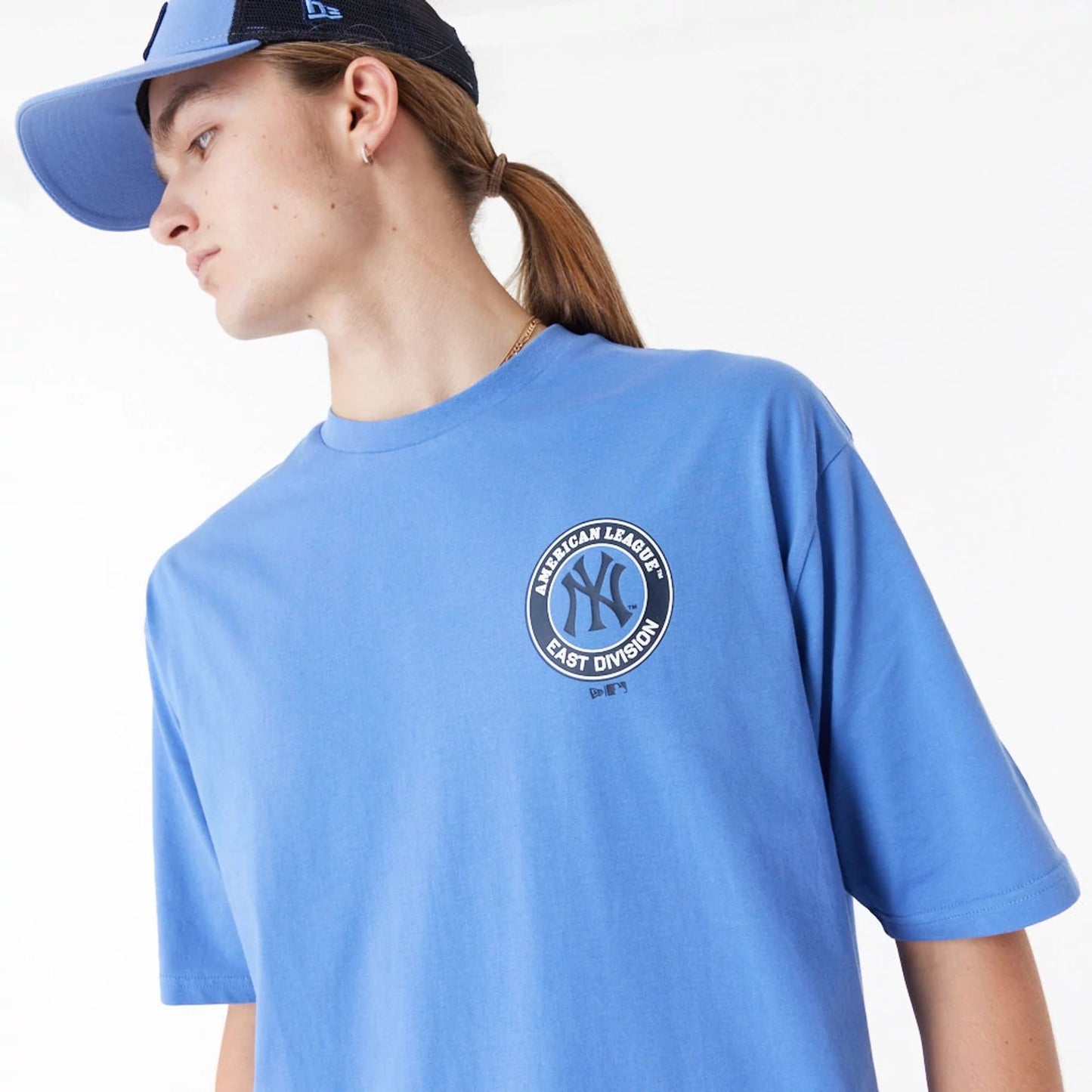 The Male model is wearing New York Yankees MLB Player Graphic Blue Oversized T-Shirt 4