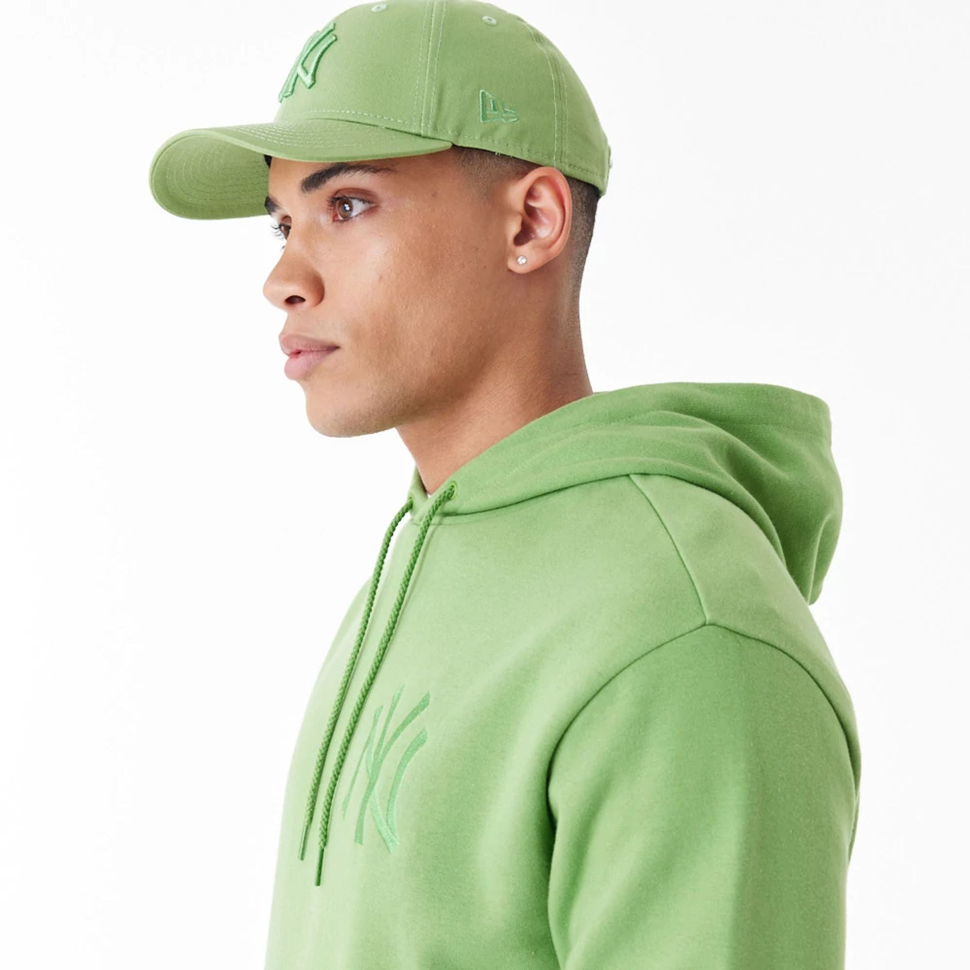 The Male model is wearing New York Yankees League Essential Green Oversized Pullover Hoodie 6