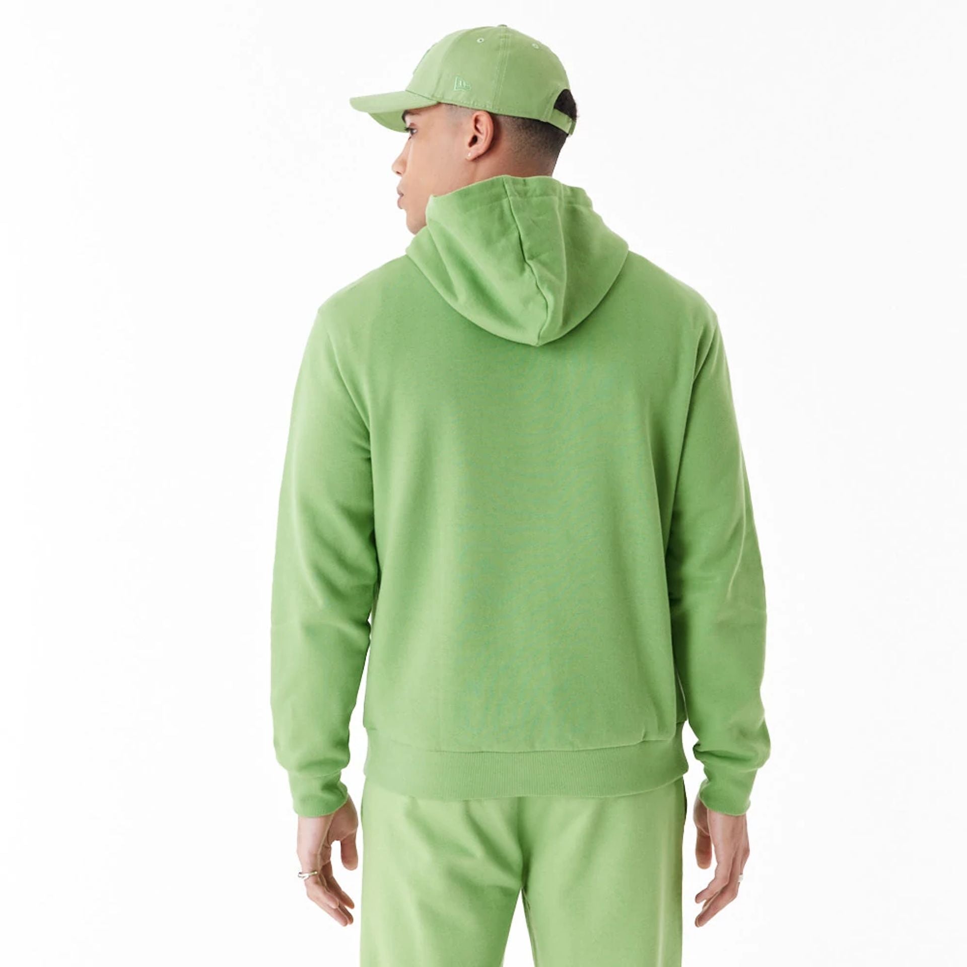 The Male model is wearing New York Yankees League Essential Green Oversized Pullover Hoodie 8