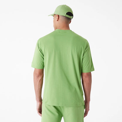 The Male model is wearing New York Yankees League Essential Green Oversized T-Shirt 8