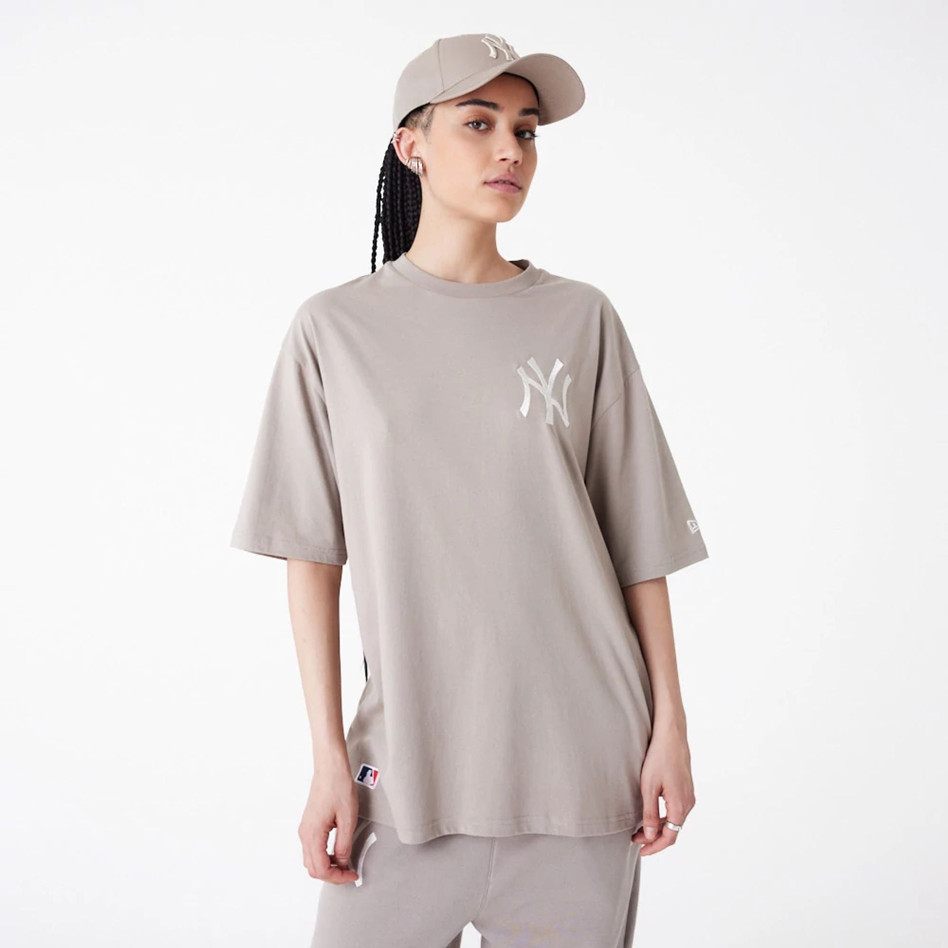 The Male model is wearing New York Yankees League Essential Beige Oversized T-Shirt 9