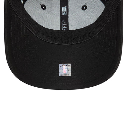 This is a LA Lakers Black On Black 9FIFTY Stretch Snap Cap 2