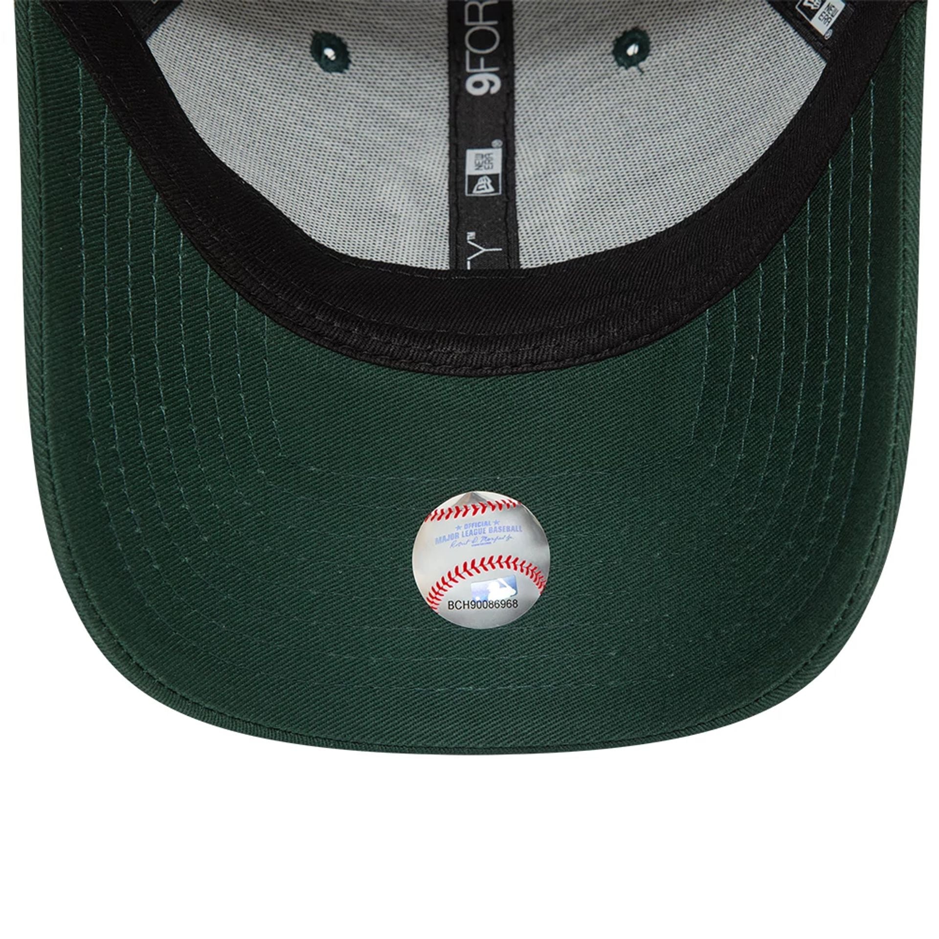 This is a New York Yankees League Essential Dark Green 9FORTY Adjustable Cap 2