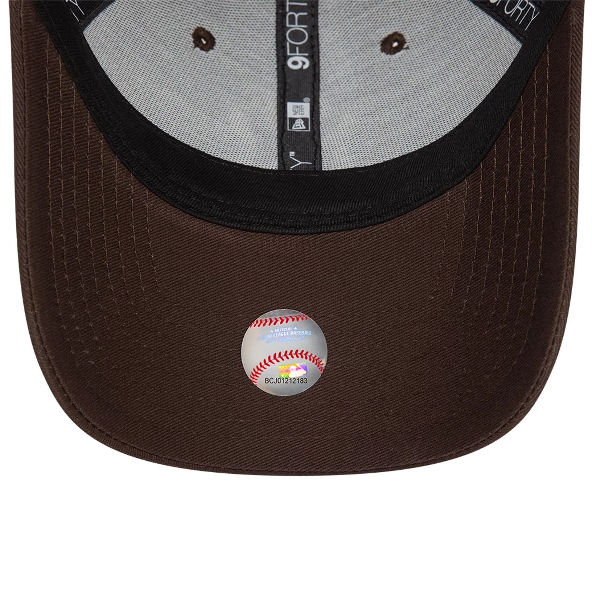 This is a New York Yankees League Essential Dark Brown 9FORTY Adjustable Cap 2