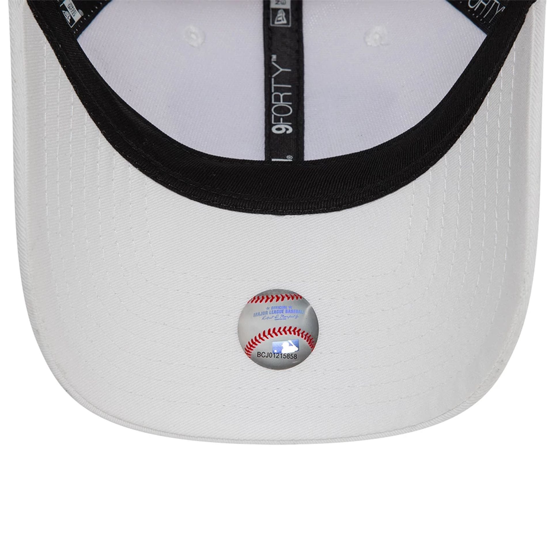 This is a LA Dodgers League Essential White 9FORTY Adjustable Cap 2