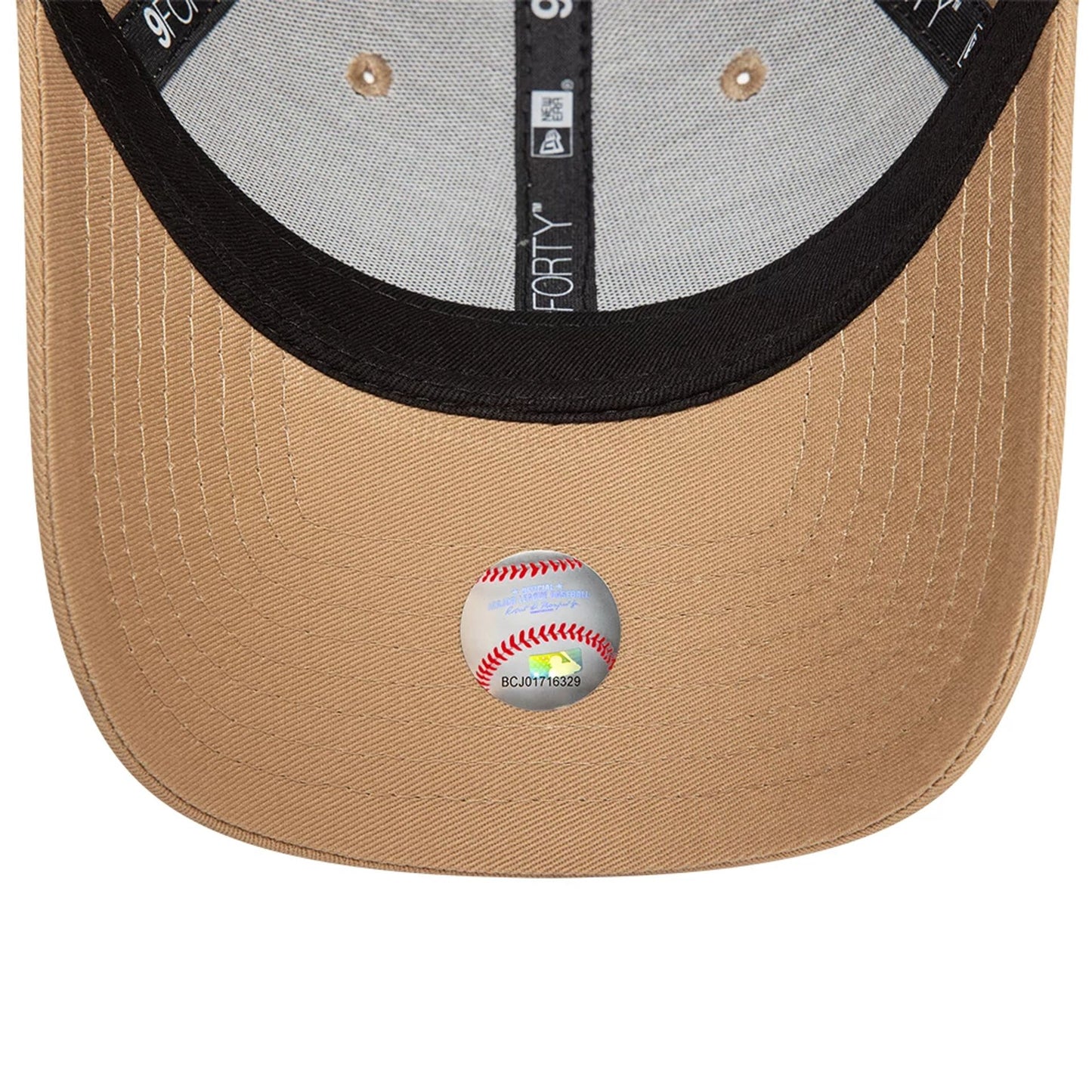 This is a New York Yankees Womens League Essential Light Beige 9FORTY Adjustable Cap 2