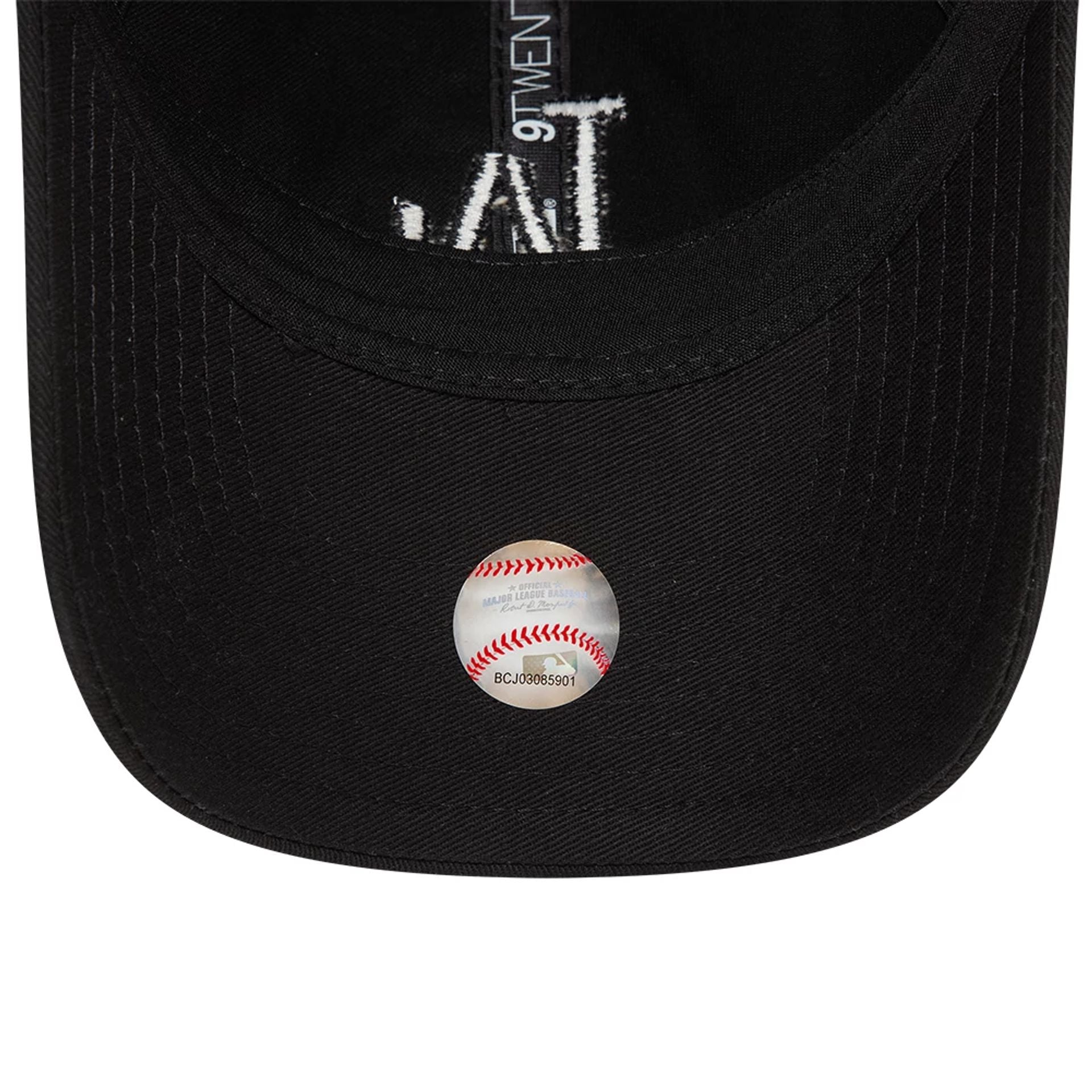 This is a LA Dodgers League Essential Black 9TWENTY Adjustable Cap 2