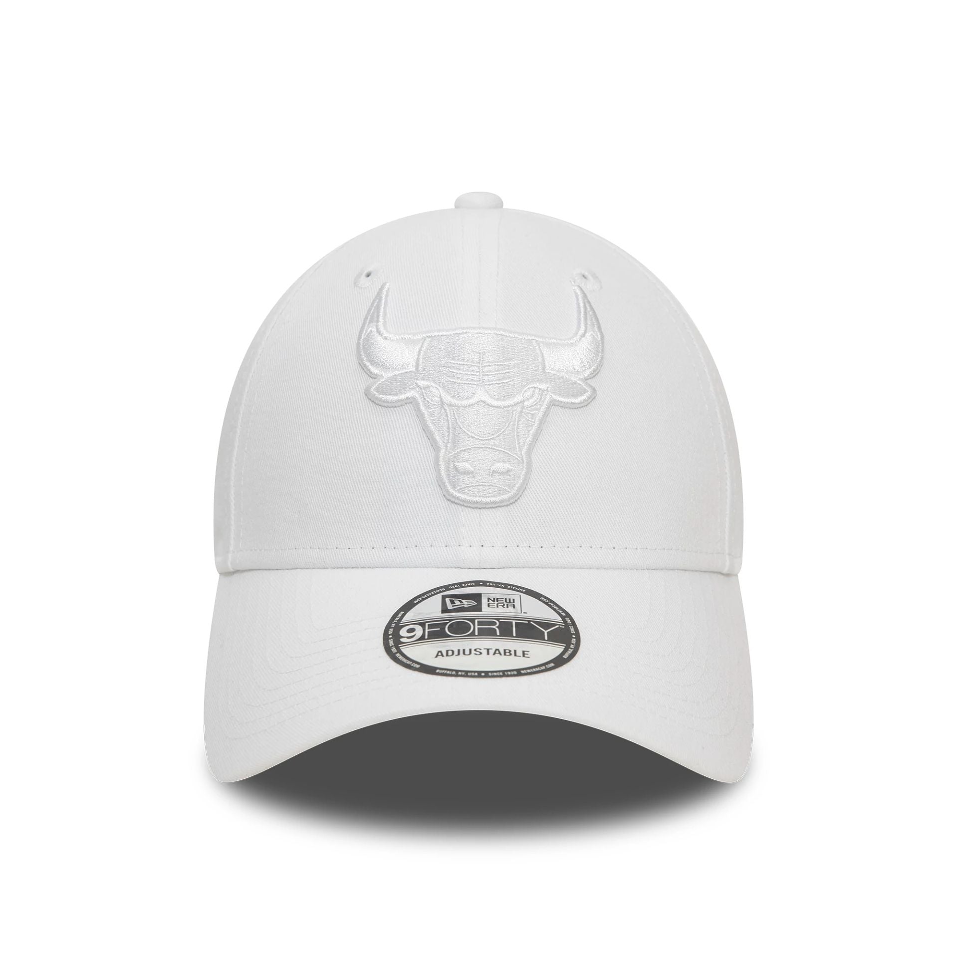 This is a Chicago Bulls NBA Essential White 9FORTY Adjustable Cap 5