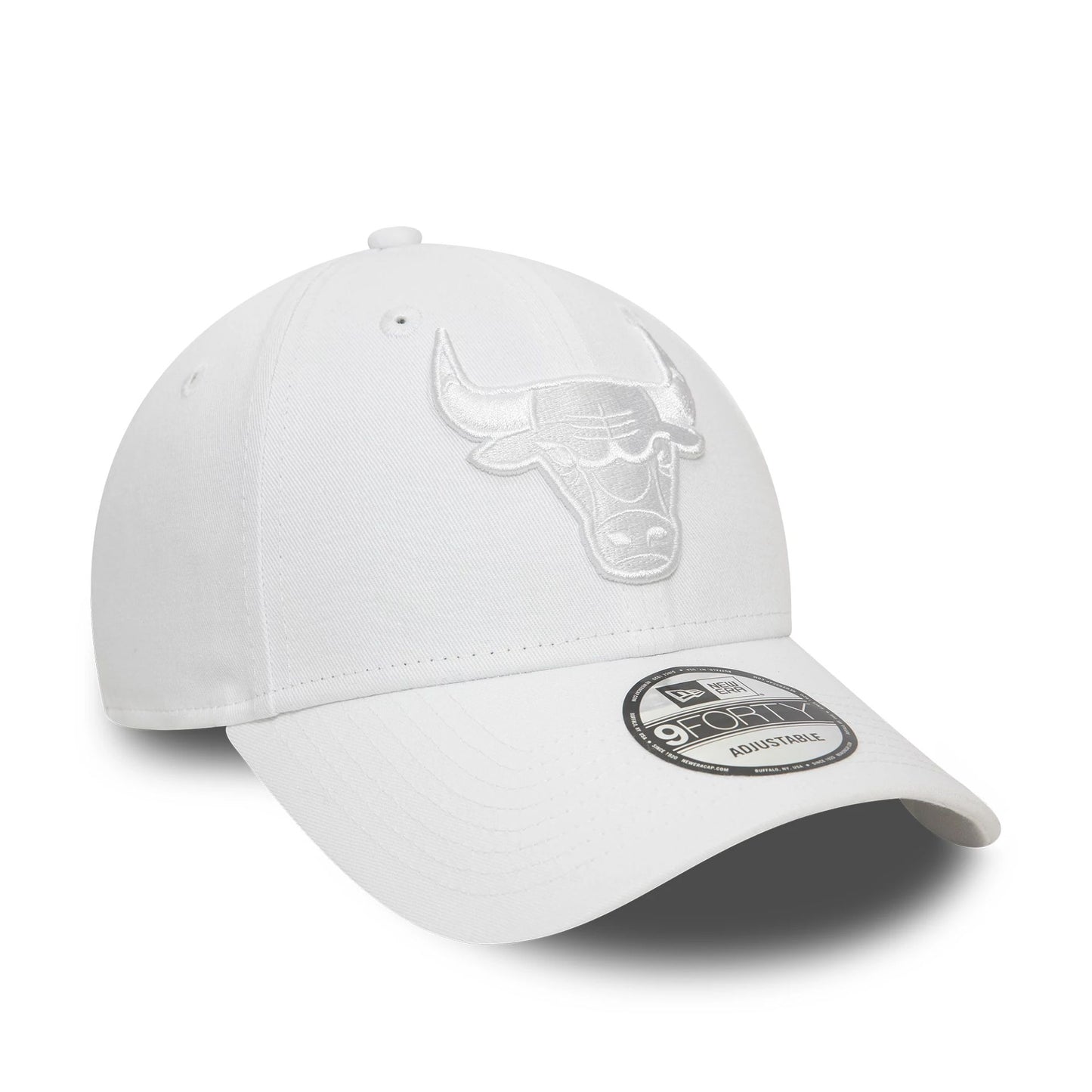 This is a Chicago Bulls NBA Essential White 9FORTY Adjustable Cap 4