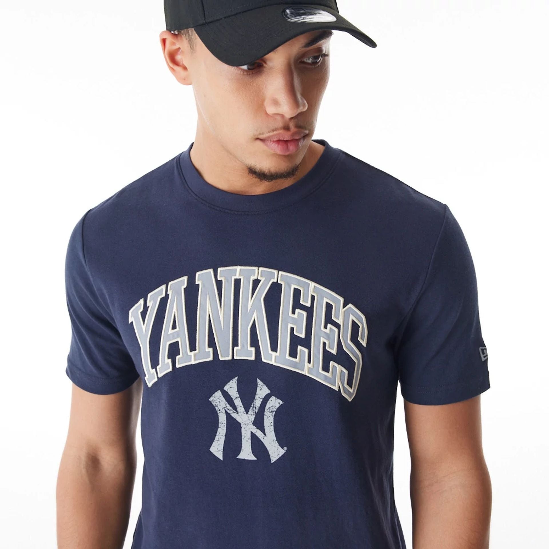 The Male model is wearing New York Yankees MLB Batting Practice Navy T-Shirt 1