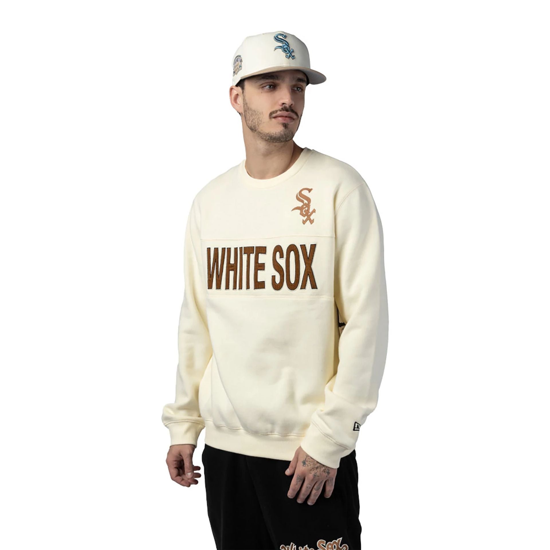 The Male model is wearing Chicago White Sox MLB Cord White Crew Neck Sweatshirt 3