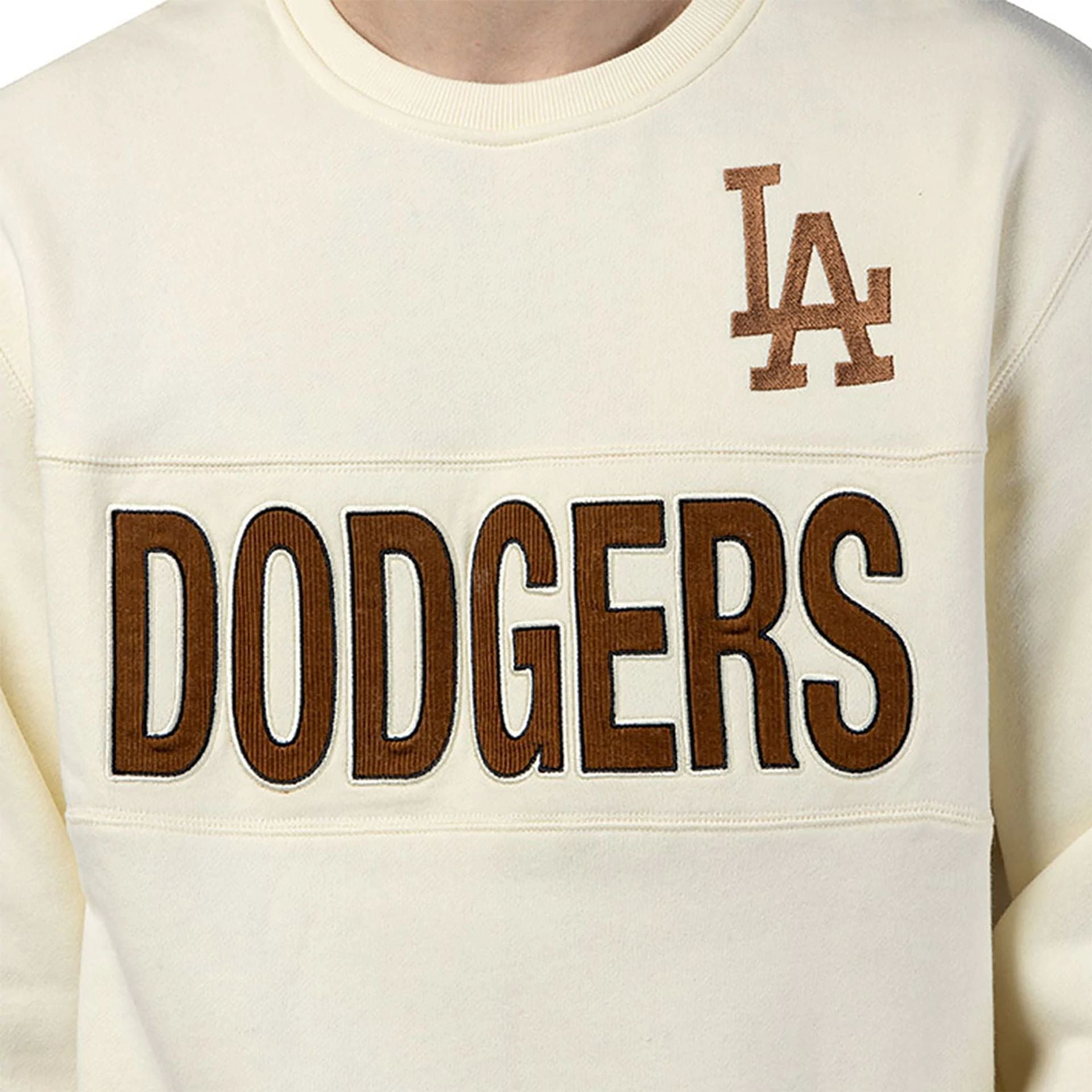 The Male model is wearing LA Dodgers MLB Cord White Crew Neck Sweatshirt 2