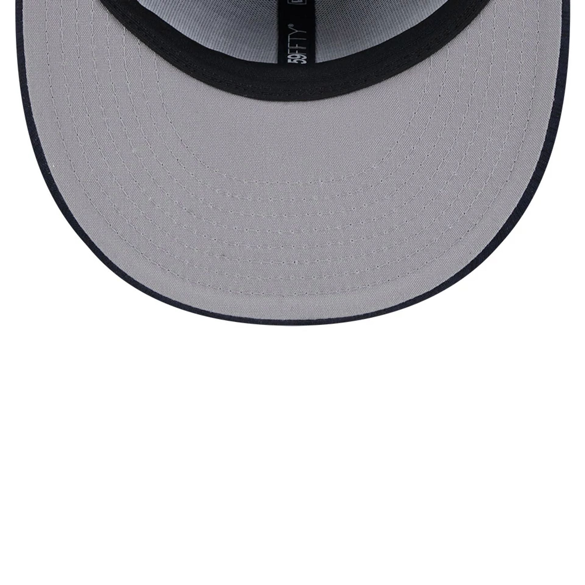 This is a New York Yankees Clubhouse Navy 59FIFTY Fitted Cap 2