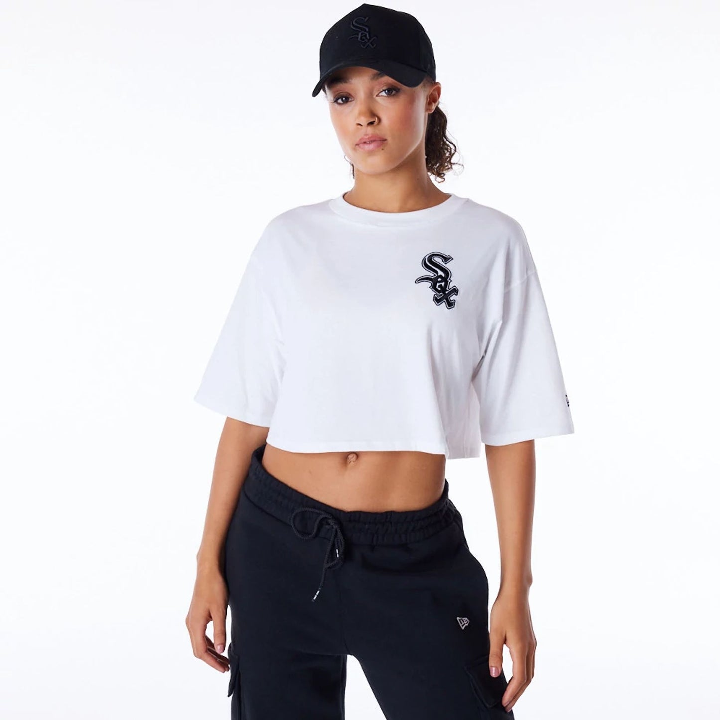 The Female model is wearing Chicago White Sox Womens MLB Lifestyle White Crop T-Shirt 1