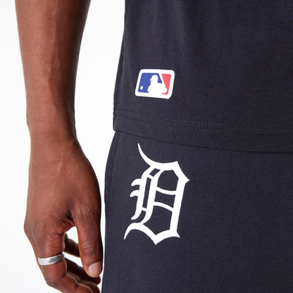 The Male model is wearing Detroit Tigers League Essential Black Oversized T-Shirt 5