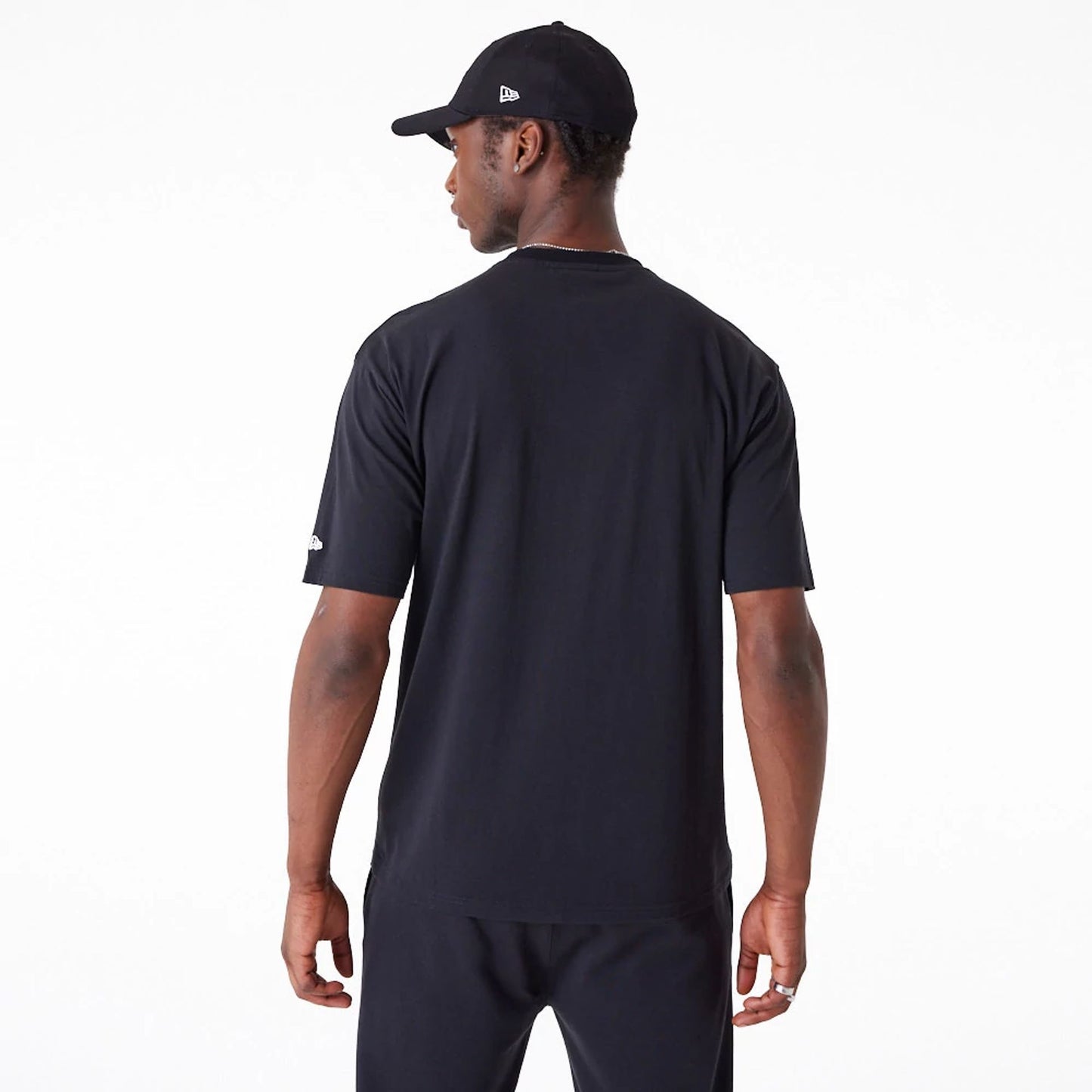 The Male model is wearing Detroit Tigers League Essential Black Oversized T-Shirt 2