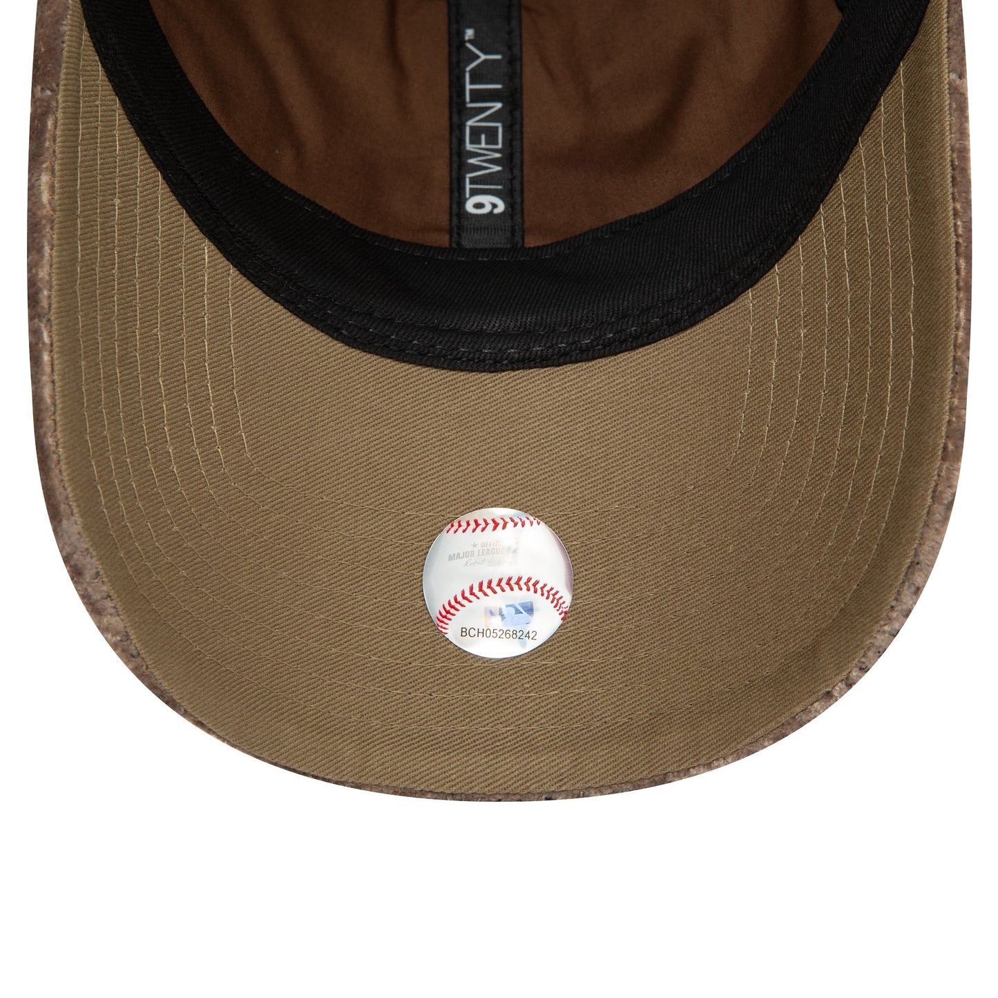 This is a New York Yankees Quilted Velvet Brown 9TWENTY Adjustable Cap 5