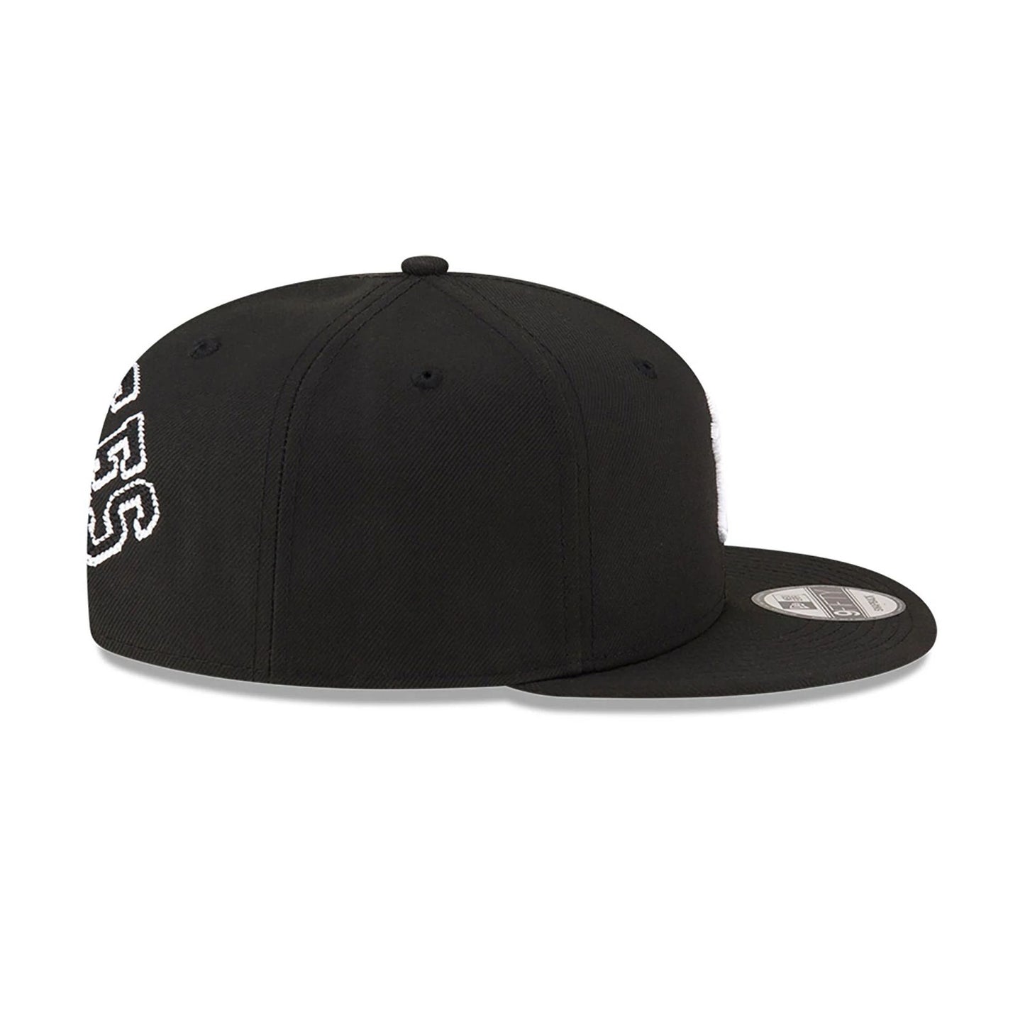 This is a New York Yankees Chain Stitch Black 9FIFTY Snapback Cap 7