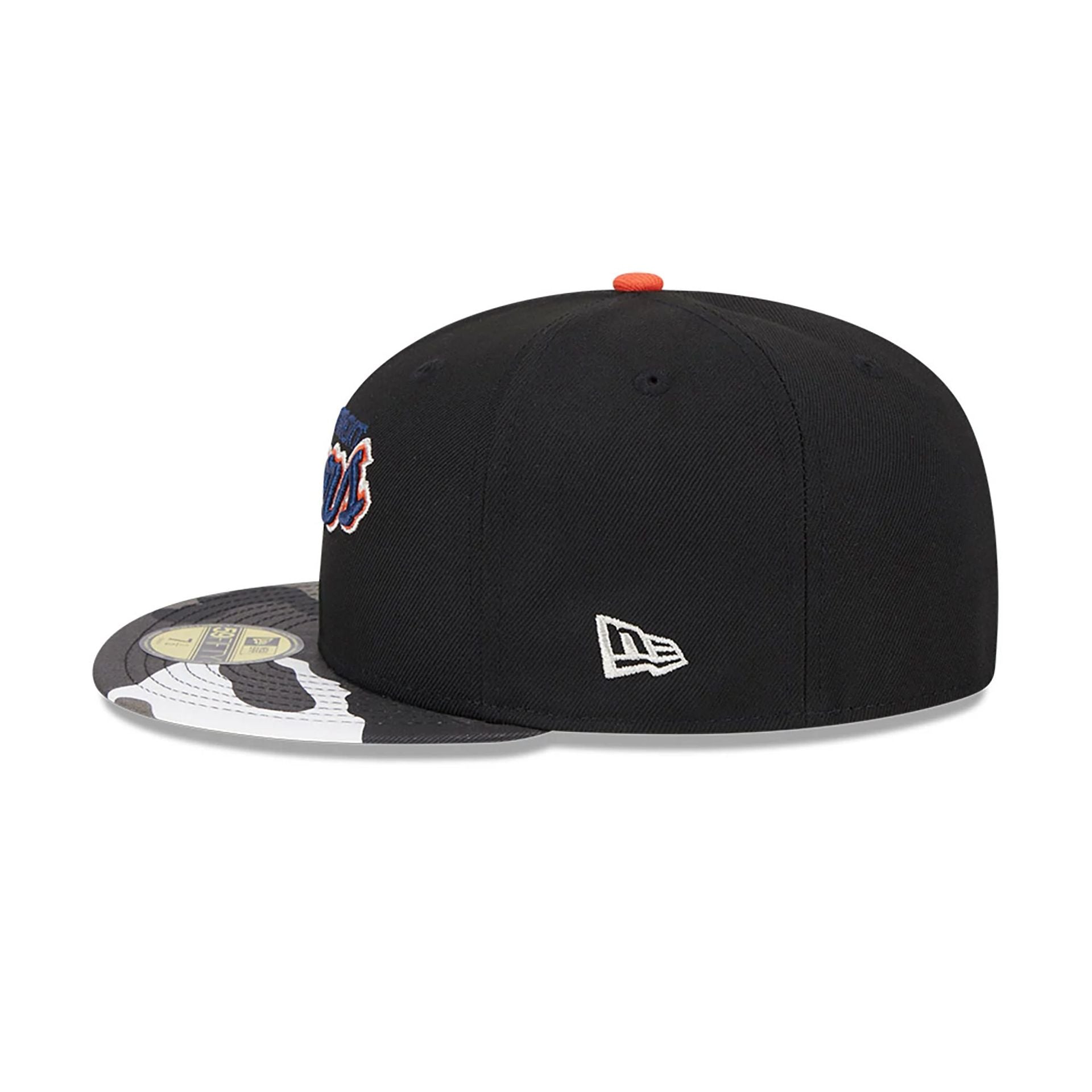 This is a Detroit Tigers Metallic Camo Black 59FIFTY Fitted Cap 4