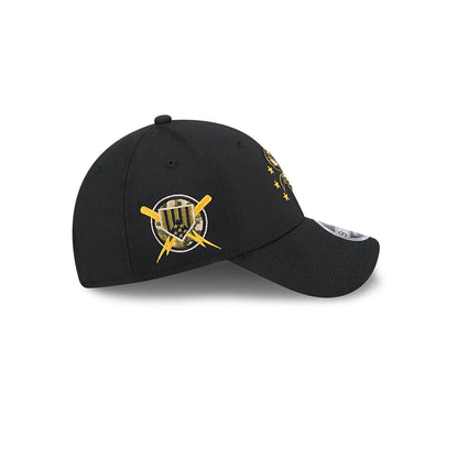 This is a Chicago White Sox MLB Armed Forces Day 2024 Black 9FORTY Stretch Snap Cap 6