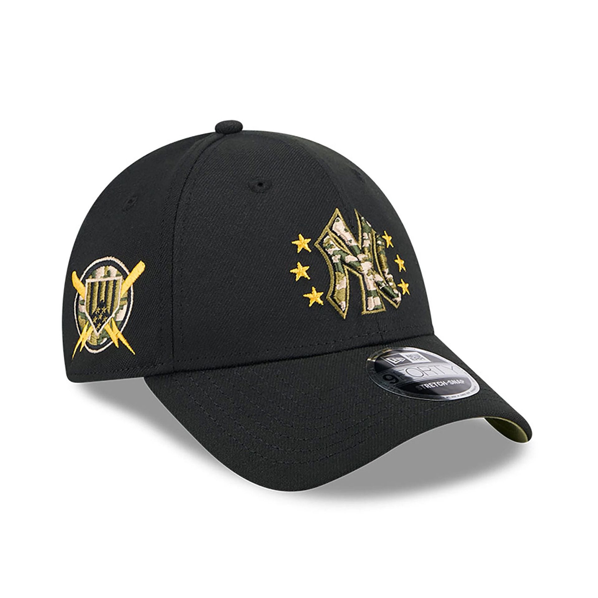 This is a New York Yankees MLB Armed Forces Day 2024 Black 9FORTY Stretch Snap Cap 1