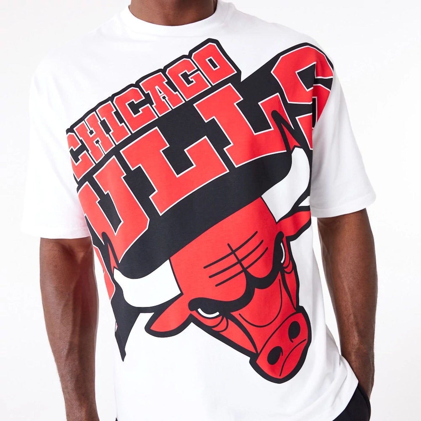 The Male model is wearing Chicago Bulls NBA Large Wordmark White Oversized T-Shirt 6