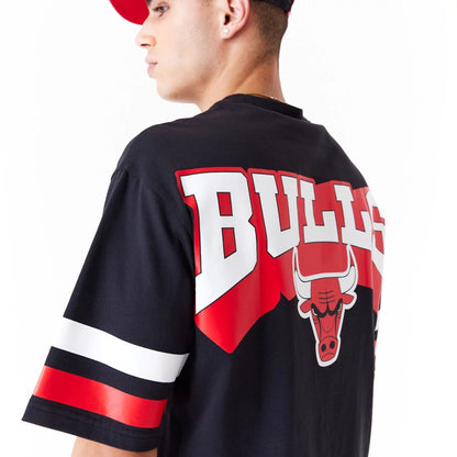 The Male model is wearing Chicago Bulls NBA Arch Graphic Black Oversized T-Shirt 5