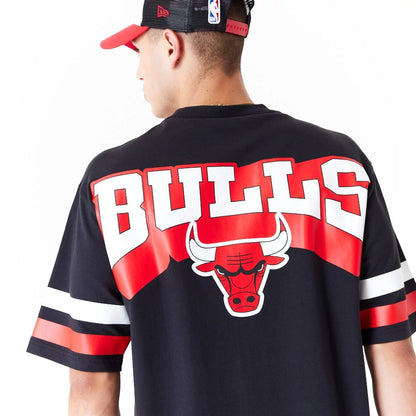 The Male model is wearing Chicago Bulls NBA Arch Graphic Black Oversized T-Shirt 7