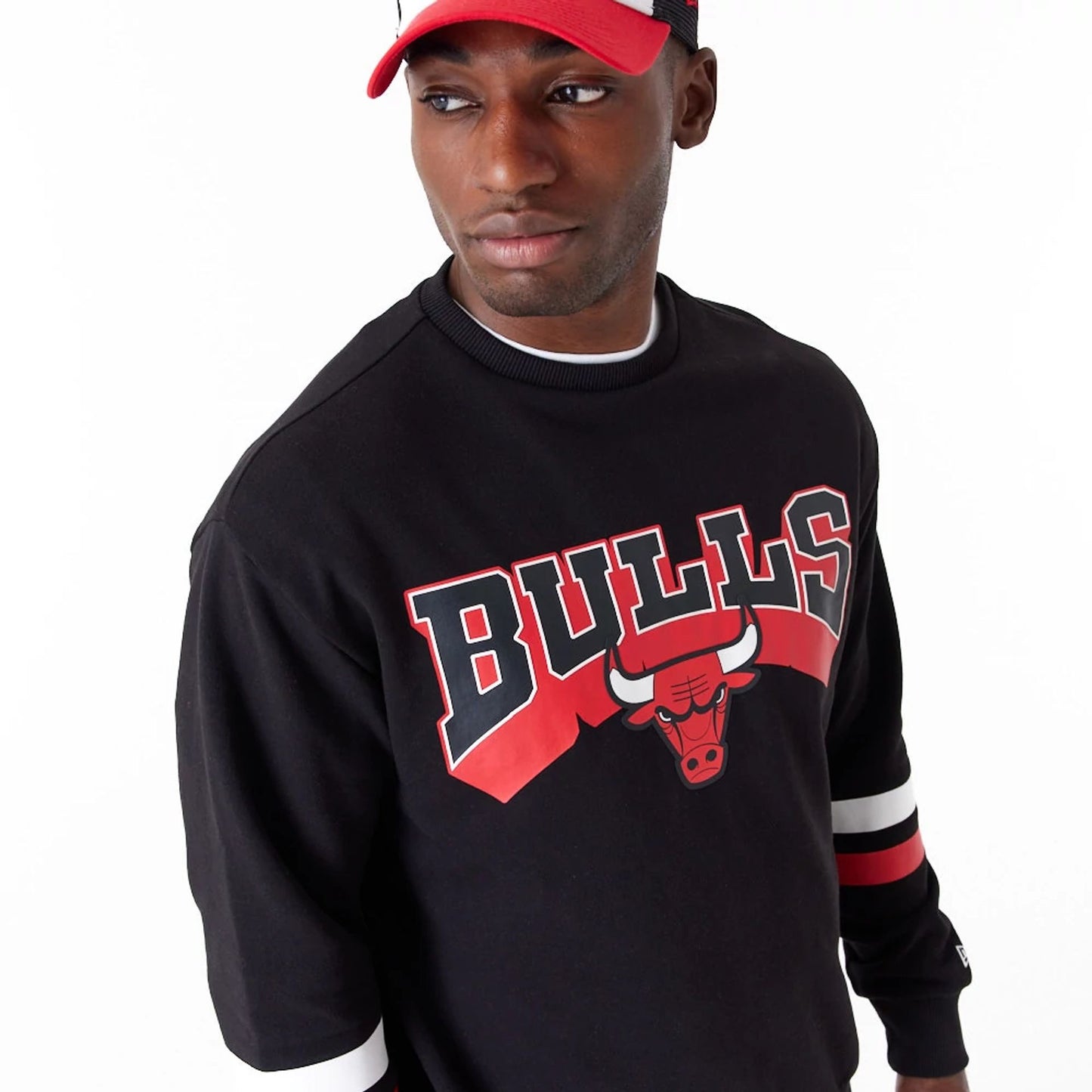 The Male model is wearing Chicago Bulls NBA Arch Black Oversized Crew 5