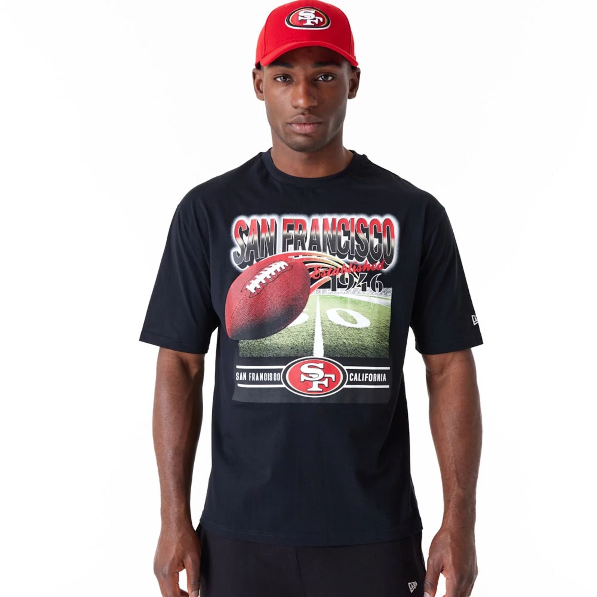 The Male model is wearing San Francisco 49Ers NFL Team Graphic Black Oversized T-Shirt 3