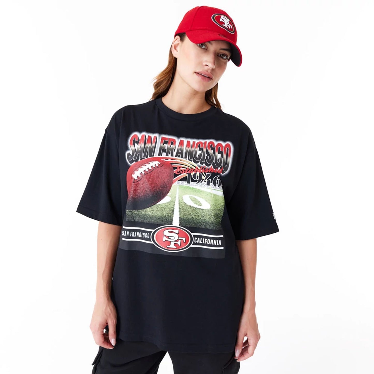 The Male model is wearing San Francisco 49Ers NFL Team Graphic Black Oversized T-Shirt 4